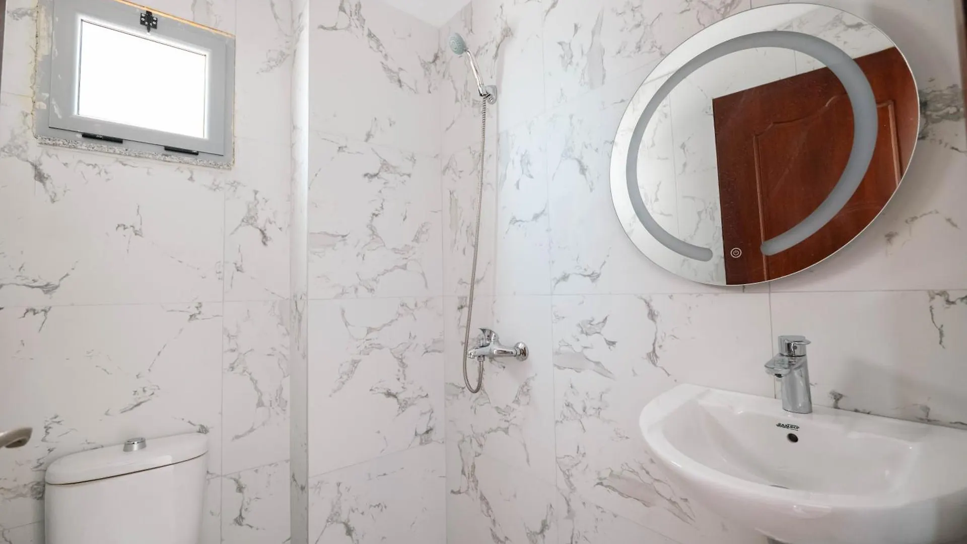 Bekim Apartments ساراندا